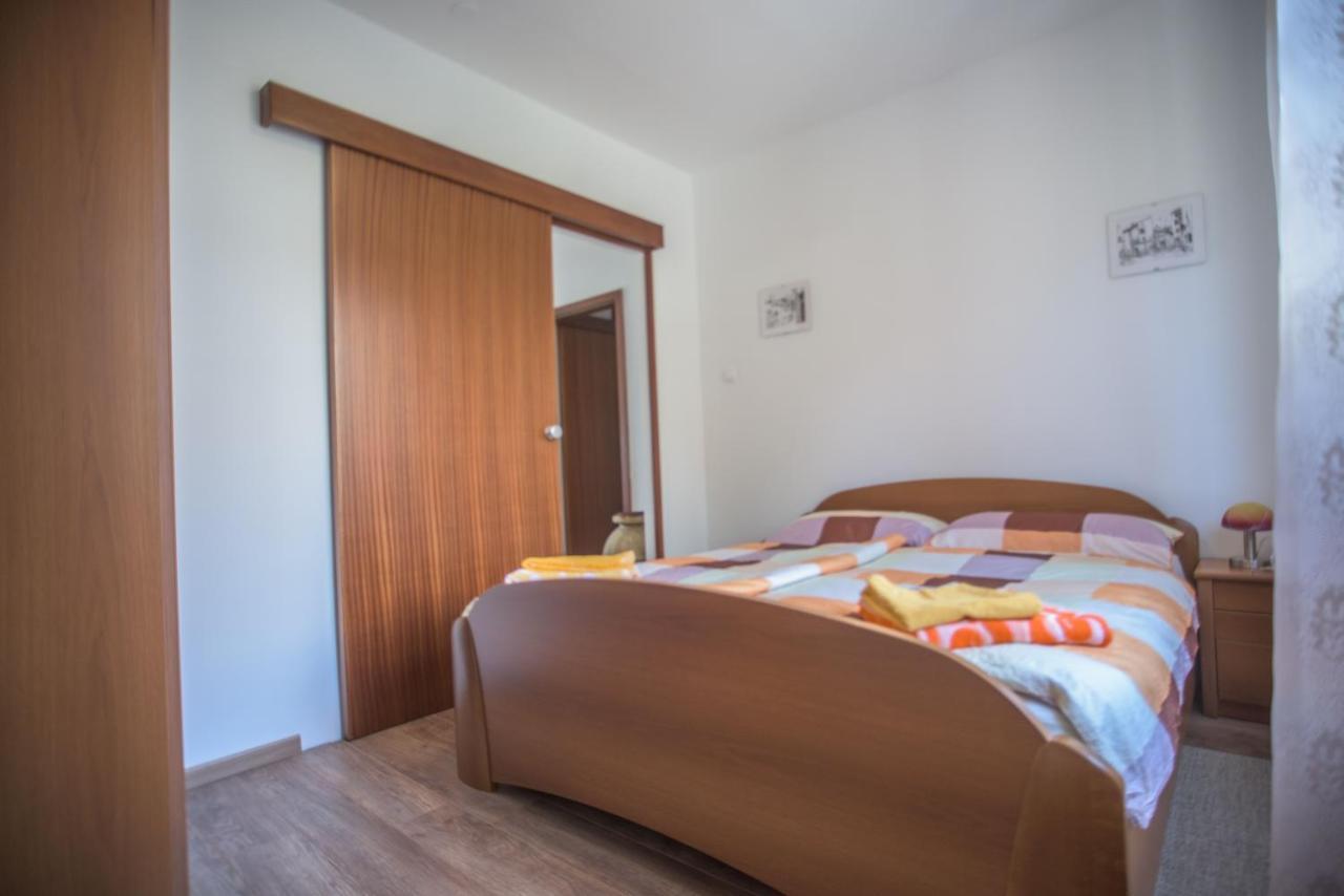 Apartman Marenic Cres Buitenkant foto