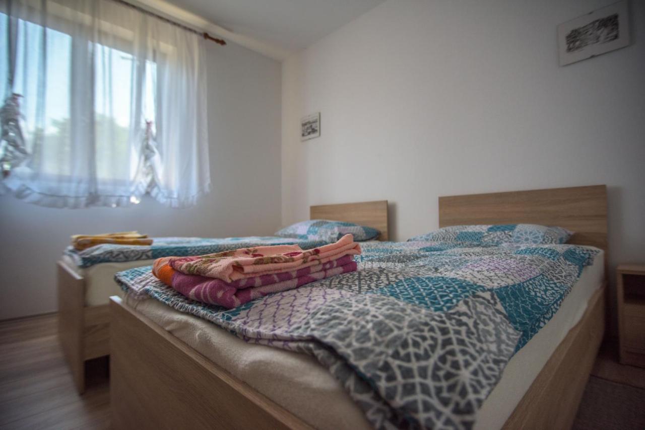 Apartman Marenic Cres Buitenkant foto